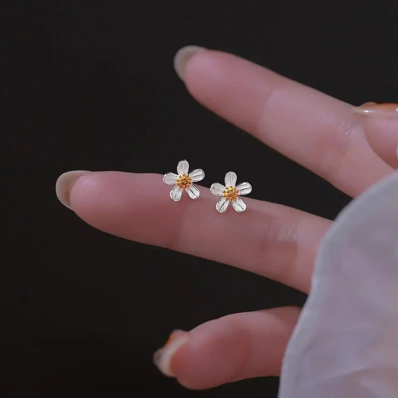 925 Sterling Silver Flower Simple Stud Earrings