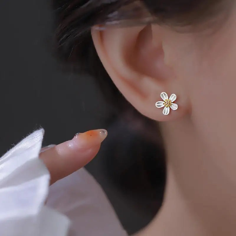 925 Sterling Silver Flower Simple Stud Earrings