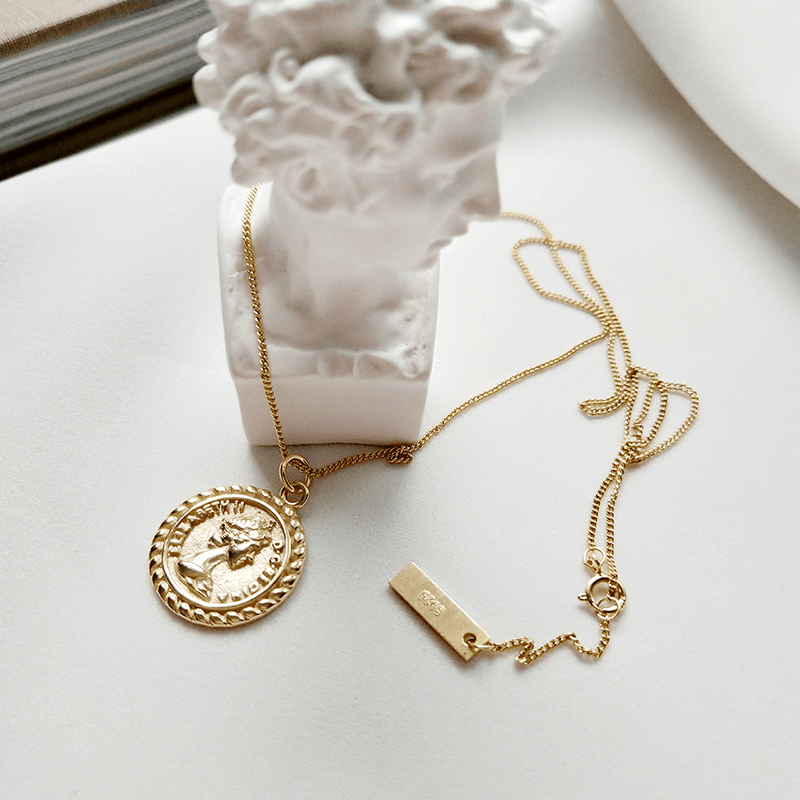 Queen Necklace